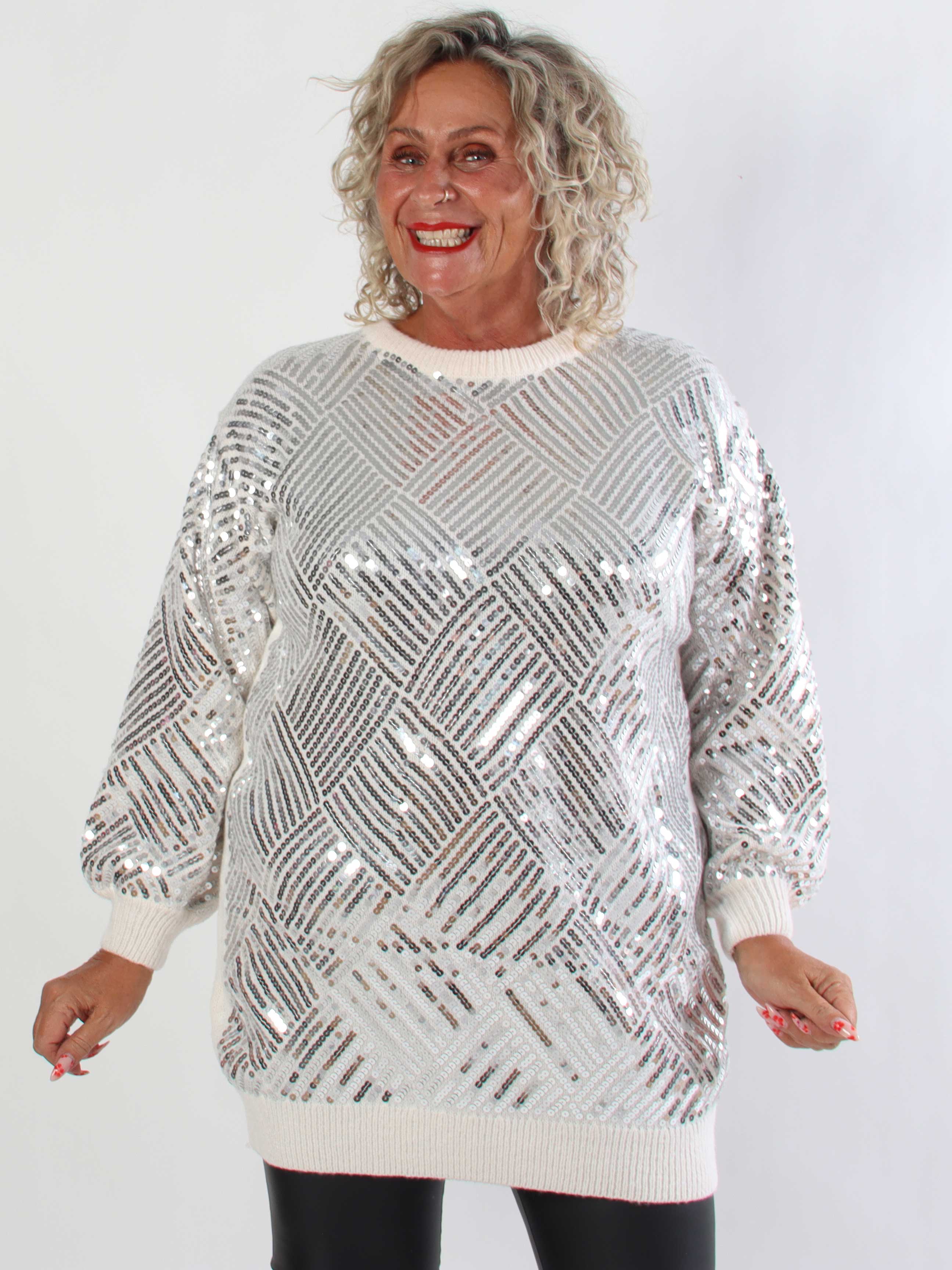 Astoria - Blød plus size strikbluse med fine pailletter på fronten